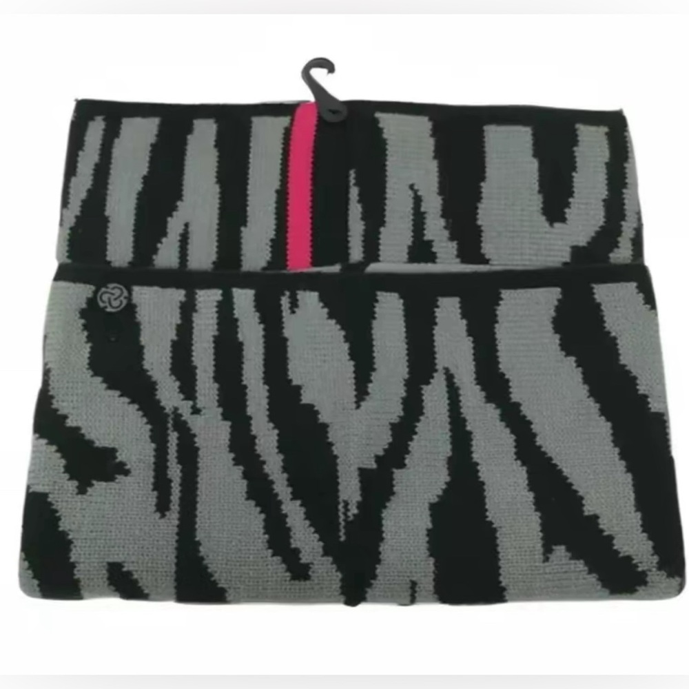 Zelle animal print gaitor scarf NWT
